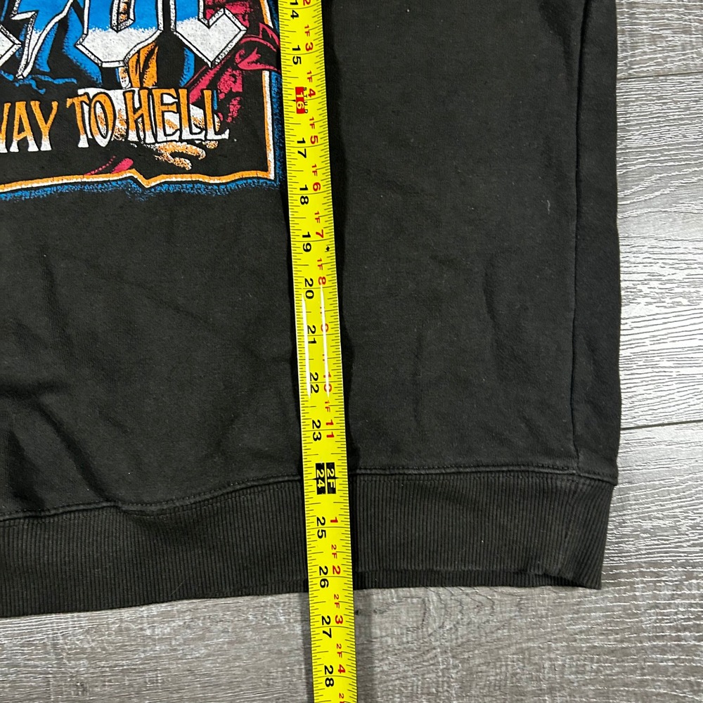 ACDC Highway to Hell Graphic Sweatshirt Mens Medium Black Rock Band Crewneck - Picture 4 of 5